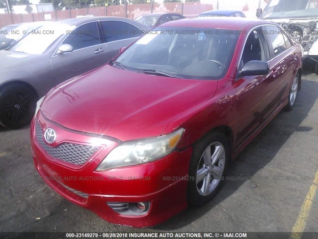 4T1BF3EK7BU124857 - 2011 TOYOTA CAMRY SE/LE/XLE RED photo 2