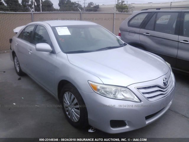 4T1BF3EK1BU181927 - 2011 TOYOTA CAMRY SE/LE/XLE 银色 照片 1