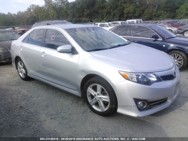 4T1BF1FK4DU223884 - 2013 TOYOTA CAMRY L/SE/LE/XLE ვერცხლისფერი ფოტო 1