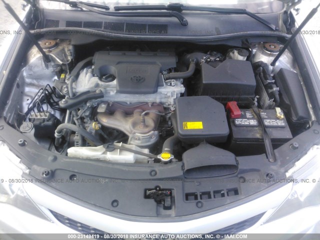 4T1BF1FK4DU223884 - 2013 TOYOTA CAMRY L/SE/LE/XLE ვერცხლისფერი ფოტო 10