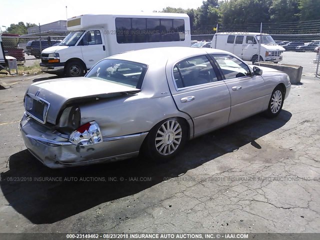 1LNHM82W73Y600829 - 2003 LINCOLN TOWN CAR SIGNATURE GOLD photo 4