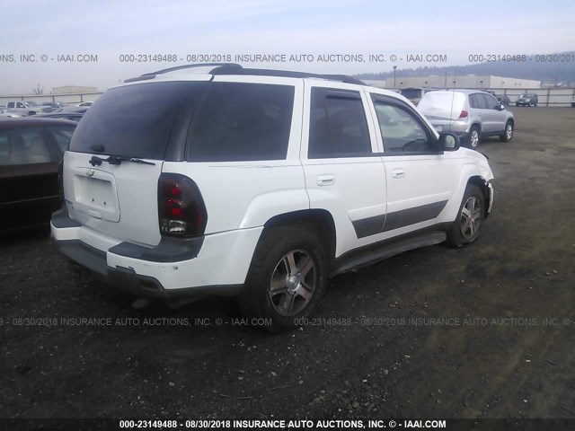 1GNDT13S952388327 - 2005 CHEVROLET TRAILBLAZER LS/LT WHITE photo 4