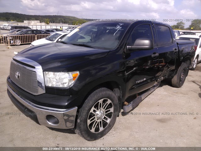 5TFEM5F17DX066131 - 2013 TOYOTA TUNDRA CREWMAX SR5 BLACK photo 2