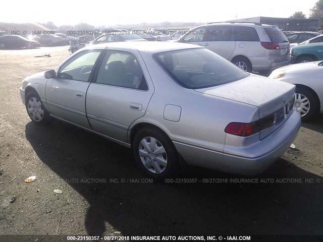 JT2BG22K610542826 - 2001 TOYOTA CAMRY CE/LE/XLE 银色 照片 3
