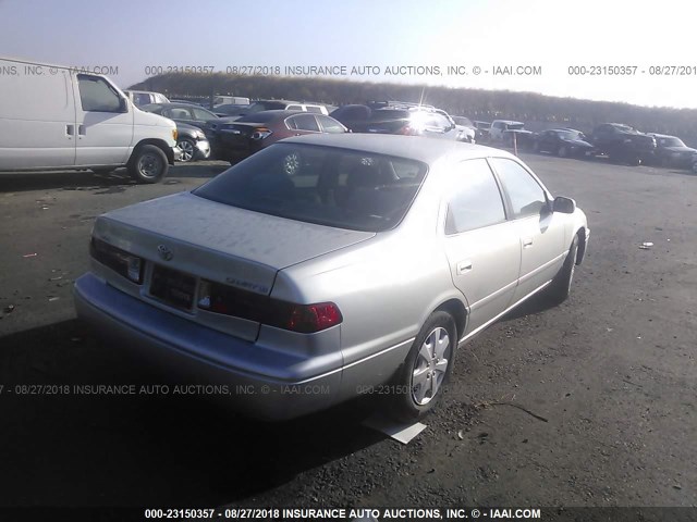 JT2BG22K610542826 - 2001 TOYOTA CAMRY CE/LE/XLE 银色 照片 4