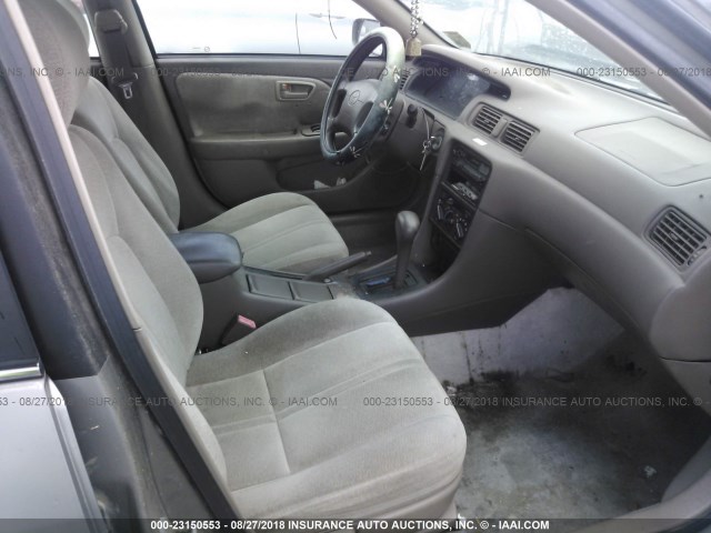 4T1BG22K3VU082204 - 1997 TOYOTA CAMRY CE/LE/XLE 银色 照片 5