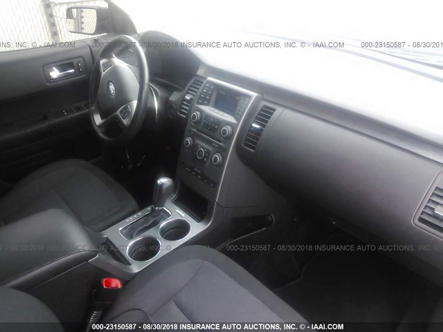 2FMGK5B84FBA10168 - 2015 FORD FLEX SE SILVER photo 5