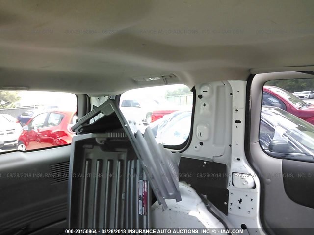 1GBDV13L76D228047 - 2006 CHEVROLET UPLANDER INCOMPLETE WHITE photo 8