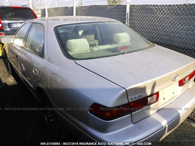 4T1BG22K7XU919121 - 1999 TOYOTA CAMRY CE/LE/XLE 金色 照片 3