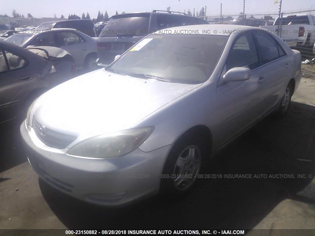 4T1BF30K72U533318 - 2002 TOYOTA CAMRY LE/XLE/SE Gümüş foto 2