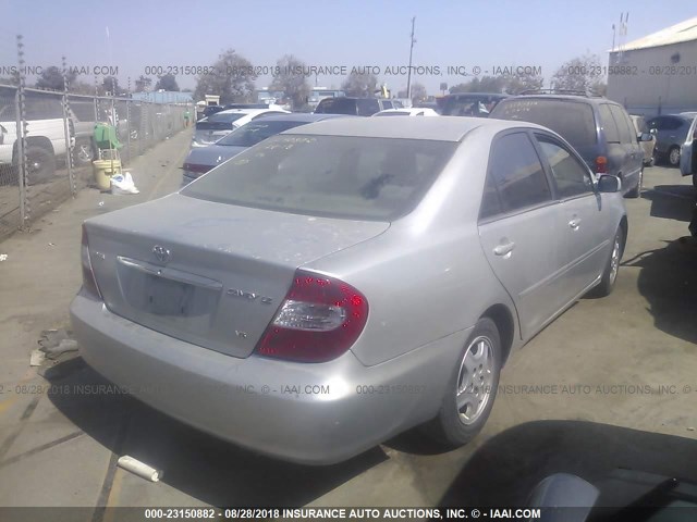 4T1BF30K72U533318 - 2002 TOYOTA CAMRY LE/XLE/SE Gümüş foto 4