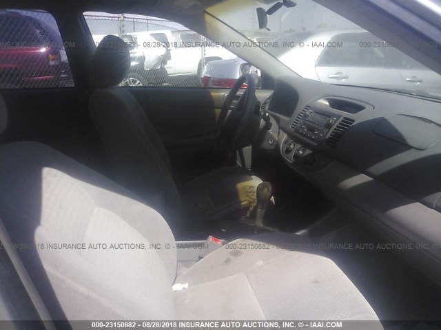 4T1BF30K72U533318 - 2002 TOYOTA CAMRY LE/XLE/SE Gümüş foto 5
