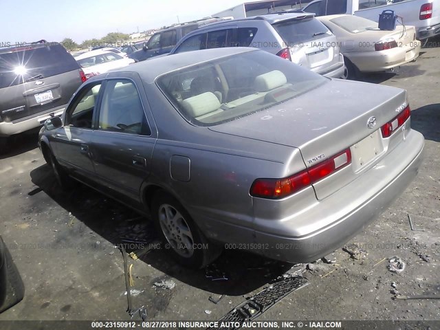 JT2BF22K0X0149982 - 1999 TOYOTA CAMRY LE/XLE GRAY photo 3