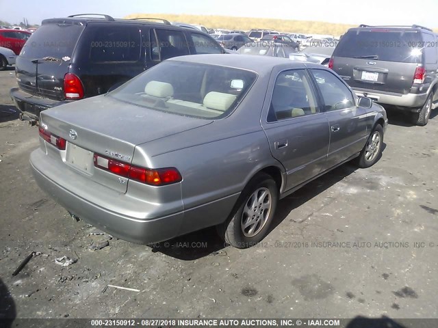 JT2BF22K0X0149982 - 1999 TOYOTA CAMRY LE/XLE GRAY photo 4