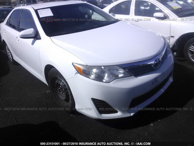 4T4BF1FK2CR250280 - 2012 TOYOTA CAMRY SE/LE/XLE 白色 照片 1