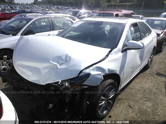 4T1BF1FK9HU384382 - 2017 TOYOTA CAMRY LE/XLE/SE/XSE 白色 照片 2