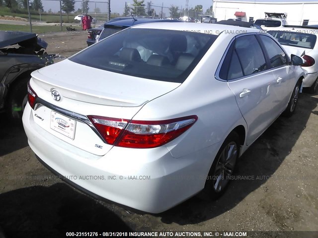 4T1BF1FK9HU384382 - 2017 TOYOTA CAMRY LE/XLE/SE/XSE 白色 照片 4