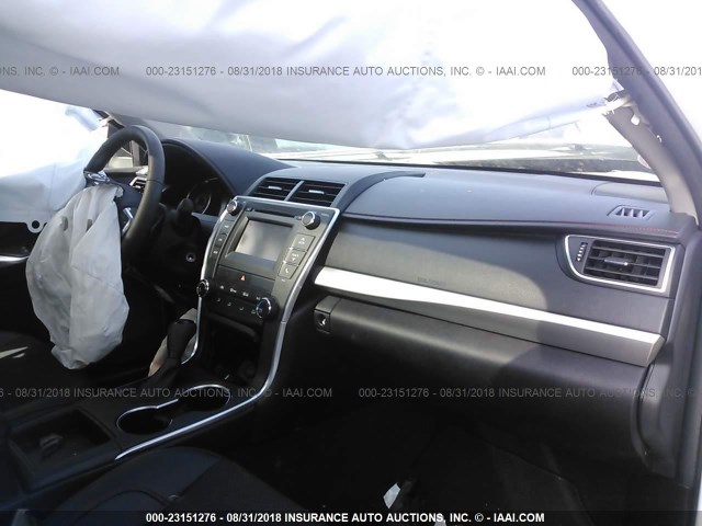 4T1BF1FK9HU384382 - 2017 TOYOTA CAMRY LE/XLE/SE/XSE 白色 照片 5