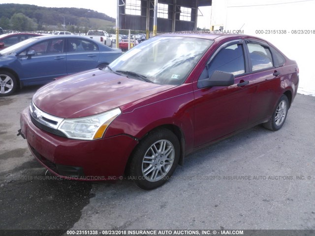 1FAHP3FN5AW123865 - 2010 FORD FOCUS SE RED photo 2