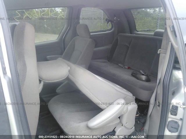 1C4GJ25302B585406 - 2002 CHRYSLER VOYAGER SILVER photo 8