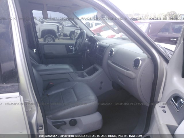 1FMPU16595LA52417 - 2005 FORD EXPEDITION XLT SILVER photo 5