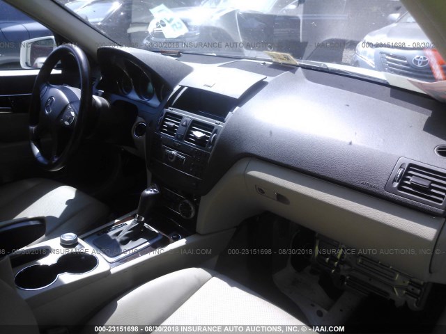WDDGF5EB9AR095553 - 2010 MERCEDES-BENZ C 300 WHITE photo 5