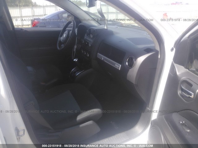 1C4NJCBA3HD147489 - 2017 JEEP COMPASS SPORT WHITE photo 5