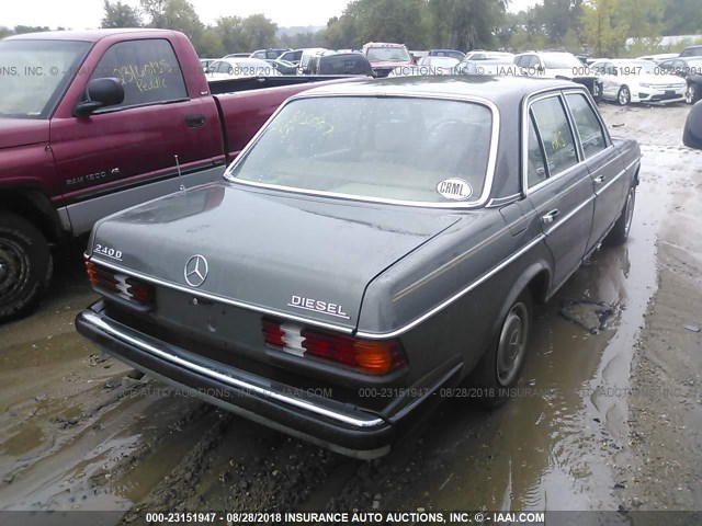 WDBAB23A8CB355438 - 1982 MERCEDES-BENZ 240 D GRAY photo 4