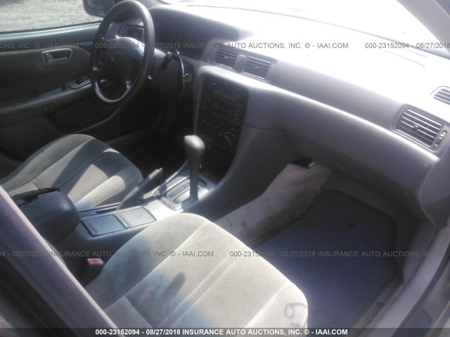 4T1BG22K4YU664509 - 2000 TOYOTA CAMRY CE/LE/XLE 灰色 照片 5