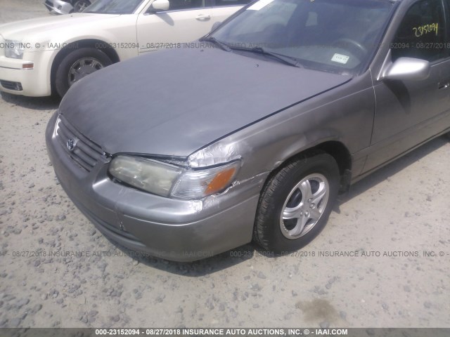 4T1BG22K4YU664509 - 2000 TOYOTA CAMRY CE/LE/XLE 灰色 照片 6