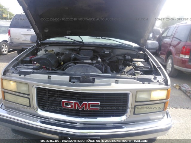 3GKEC16R9XG547657 - 1999 GMC SUBURBAN C1500 SILVER photo 10