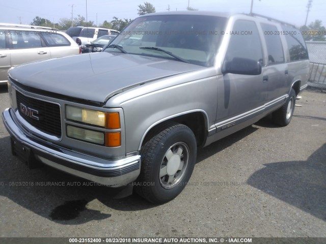 3GKEC16R9XG547657 - 1999 GMC SUBURBAN C1500 SILVER photo 2