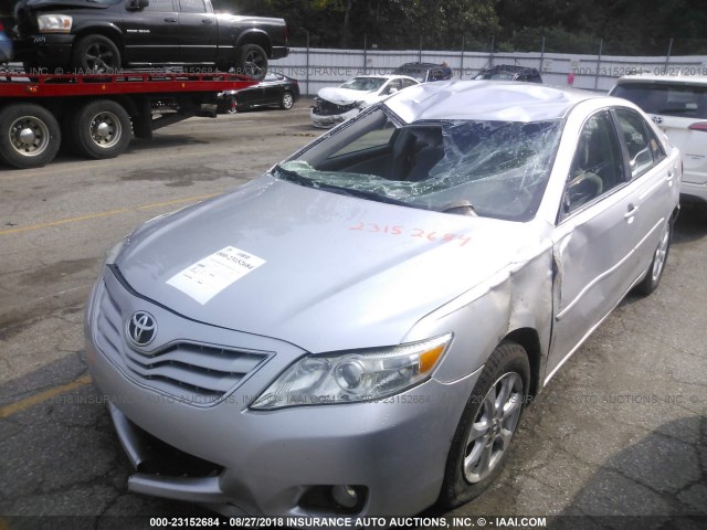 4T4BF3EKXBR191992 - 2011 TOYOTA CAMRY SE/LE/XLE ვერცხლისფერი ფოტო 2