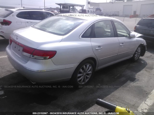 KMHFC46F97A201657 - 2007 HYUNDAI AZERA SE/LIMITED GRAY photo 4