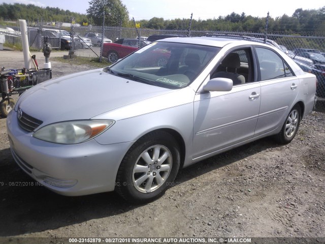 4T1BE30K82U595457 - 2002 TOYOTA CAMRY LE/XLE/SE SILVER photo 2