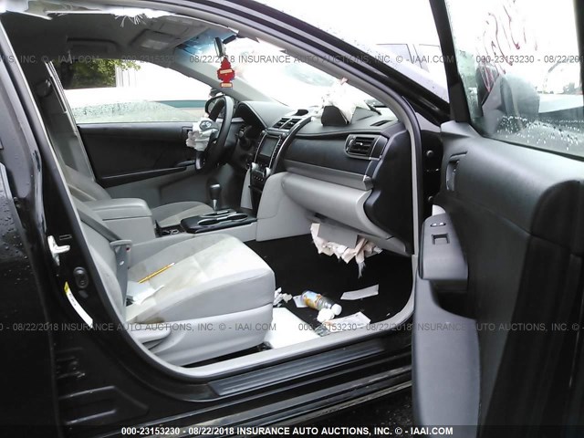 4T1BF1FKXCU031254 - 2012 TOYOTA CAMRY SE/LE/XLE შავი ფოტო 5