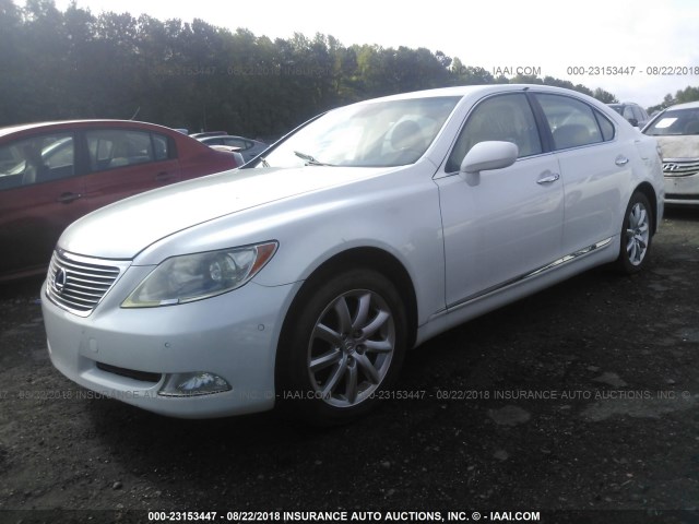 JTHGL46F075005414 - 2007 LEXUS LS 460L WHITE photo 2