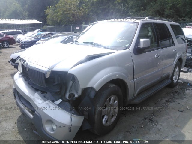 5LMFU27R73LJ41903 - 2003 LINCOLN NAVIGATOR Silber Foto 2