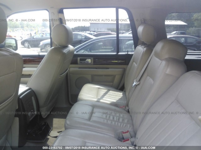 5LMFU27R73LJ41903 - 2003 LINCOLN NAVIGATOR Silber Foto 8