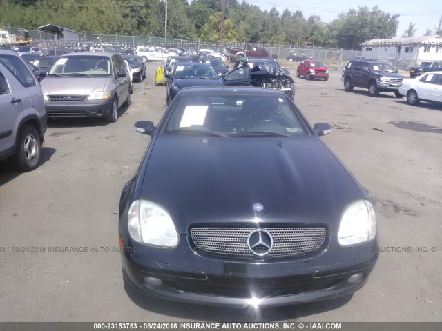 WDBKK65F31F234570 - 2001 MERCEDES-BENZ SLK 320 BLACK photo 6