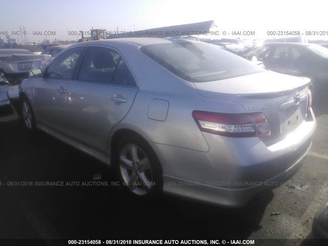 4T1BF3EK3BU160335 - 2011 TOYOTA CAMRY SE/LE/XLE 银色 照片 3