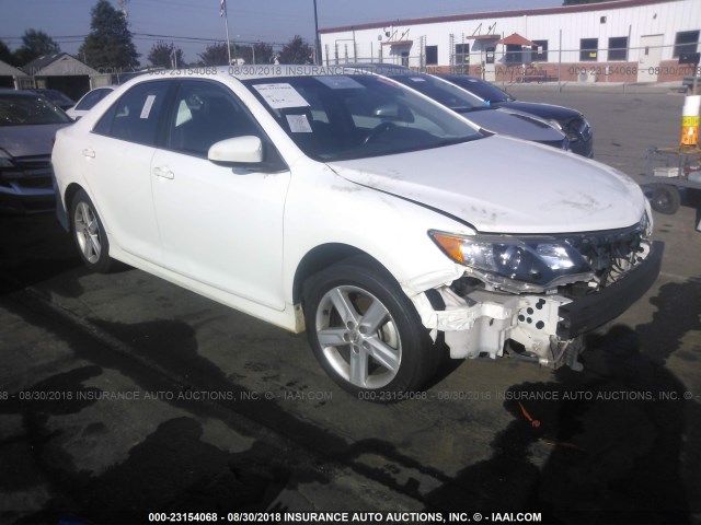 4T1BF1FK6EU741805 - 2014 TOYOTA CAMRY L/SE/LE/XLE WHITE photo 1