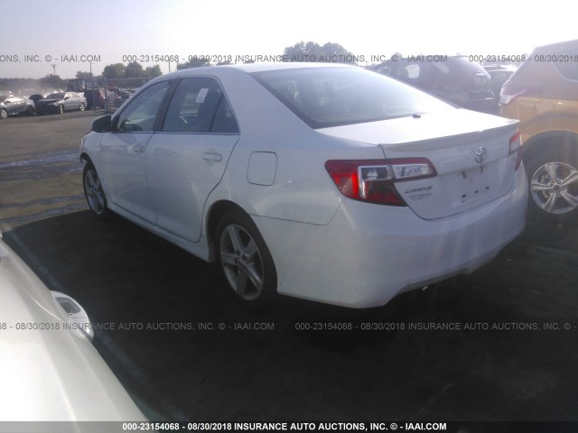 4T1BF1FK6EU741805 - 2014 TOYOTA CAMRY L/SE/LE/XLE WHITE photo 3