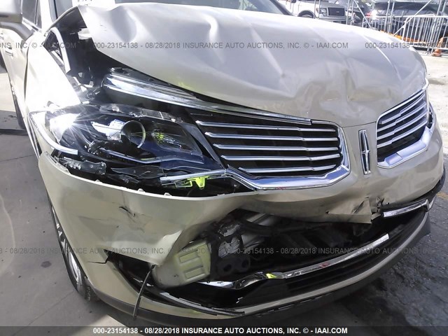 2LMPJ6LP0HBL40279 - 2017 LINCOLN MKX RESERVE Ոսկեգույն լուսանկար 6