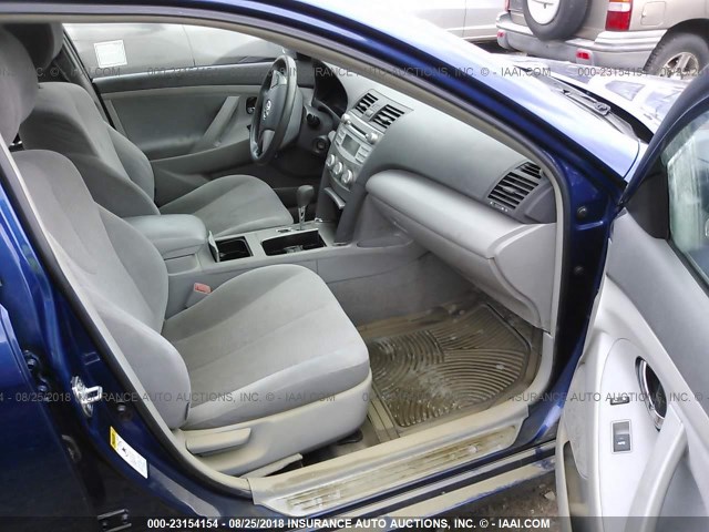 4T4BF3EK9AR005972 - 2010 TOYOTA CAMRY SE/LE/XLE ლურჯი ფოტო 5