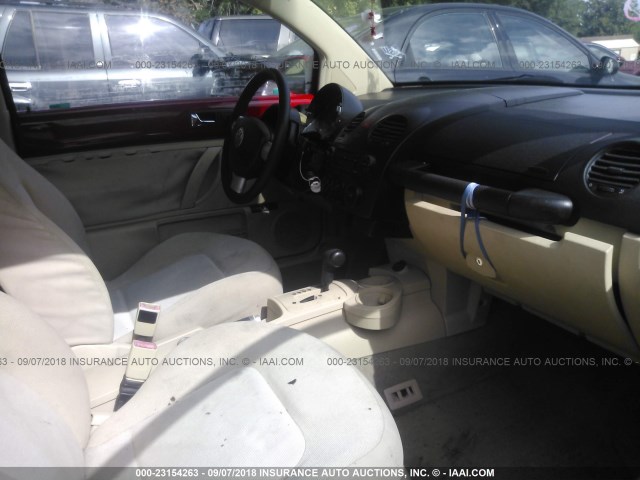 3VWBK31C45M403588 - 2005 VOLKSWAGEN NEW BEETLE GL 红色 照片 5