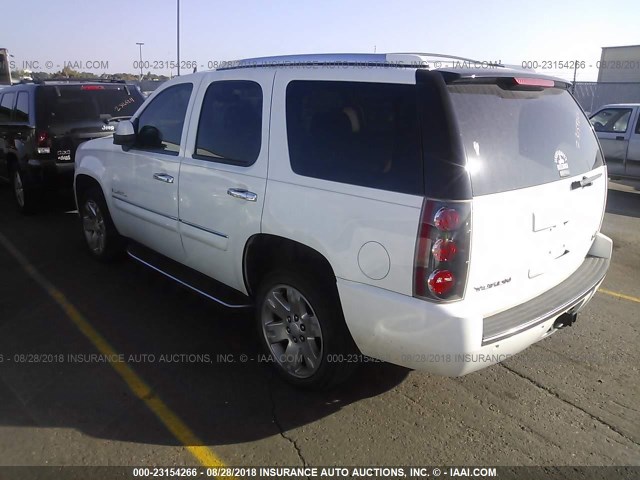 1GKFK63847J389792 - 2007 GMC YUKON DENALI WHITE photo 3