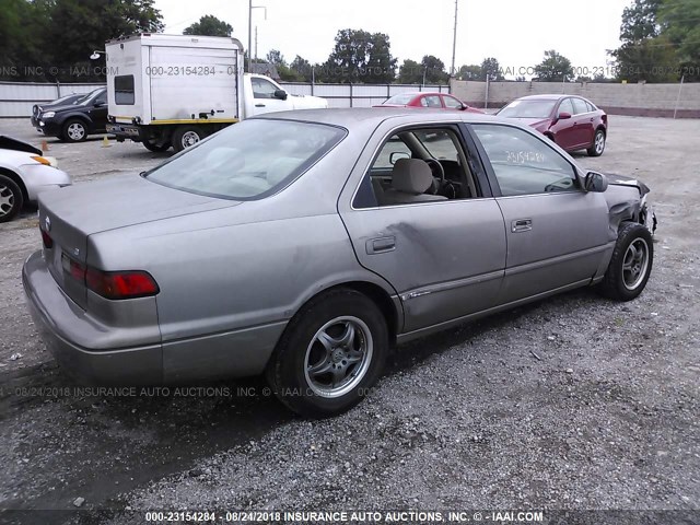 4T1BG22K2XU603948 - 1999 TOYOTA CAMRY CE/LE/XLE ნაცრისფერი ფოტო 4
