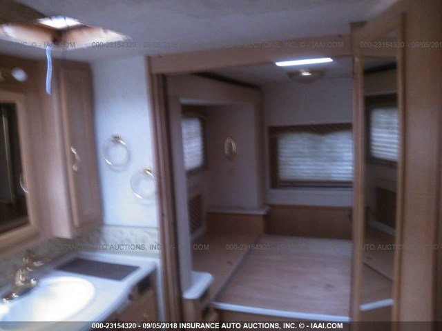 5B4MP67G533371960 - 2003 WORKHORSE CUSTOM CHASSIS MOTORHOME CHASSIS W22 Unknown photo 8