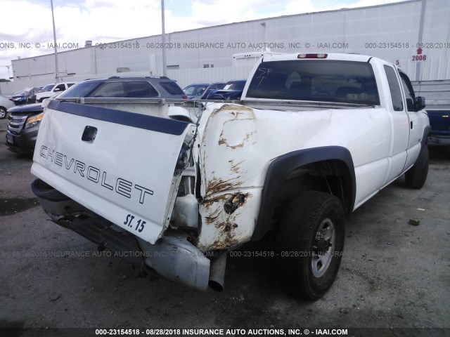 1GCHC29UX7E177387 - 2007 CHEVROLET SILVERADO C2500 HEAVY DUTY WHITE photo 4